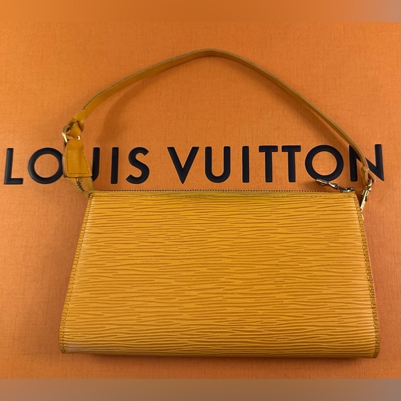 Louis Vuitton Pochette Yellow Epi Leather - Picture 2 of 11